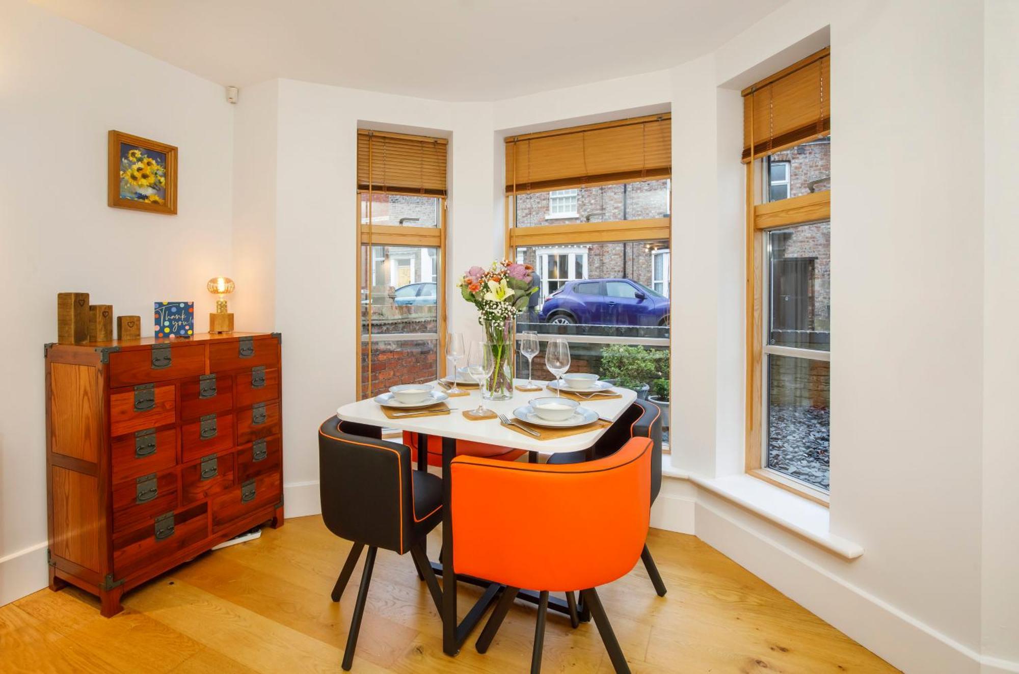 Robyn's Retreat-free Parking Apartment